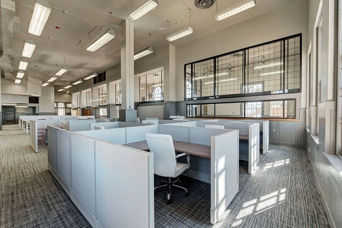 Workstation 209 at Stiles on Gray