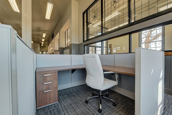 Workstation 209 at Stiles on Gray