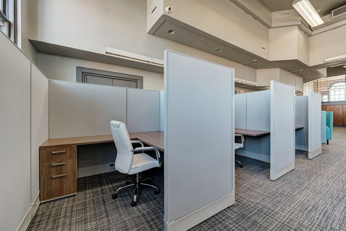 Workstation 220 at Stiles on Gray