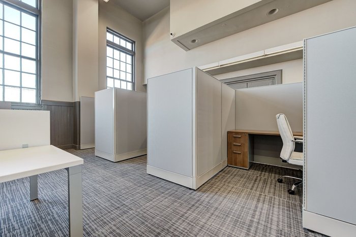 Workstation 220 at Stiles on Gray
