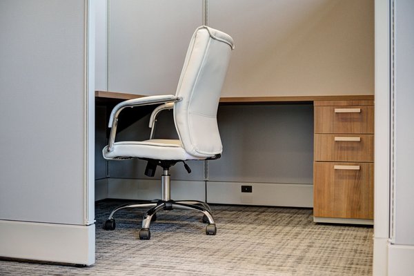 Workstations 217-222 at Stiles on Gray