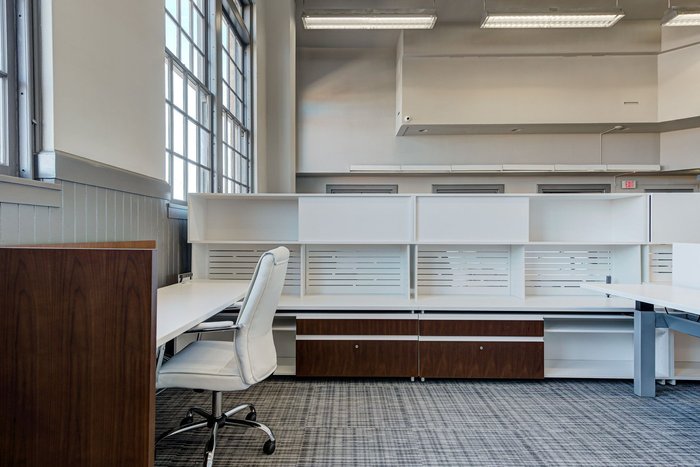 Workstation 225 at Stiles on Gray