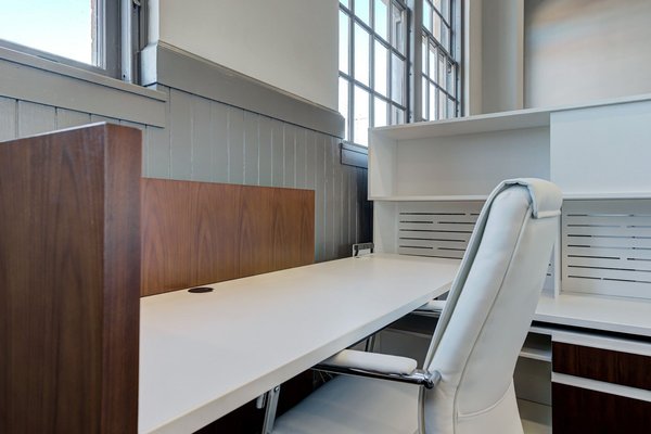 Workstations 223-230 at Stiles on Gray
