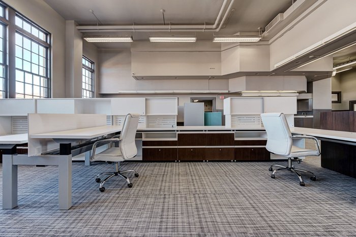Workstation 225 at Stiles on Gray