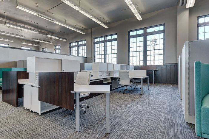 Workstation 225 at Stiles on Gray