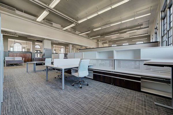 Workstations 223-230 at Stiles on Gray