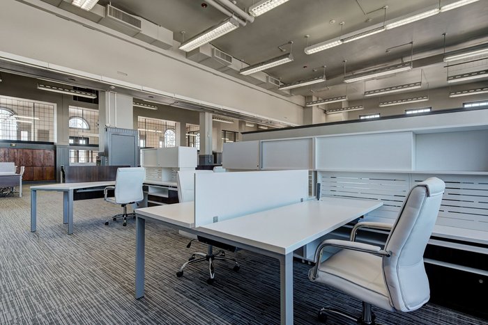 Workstation 225 at Stiles on Gray