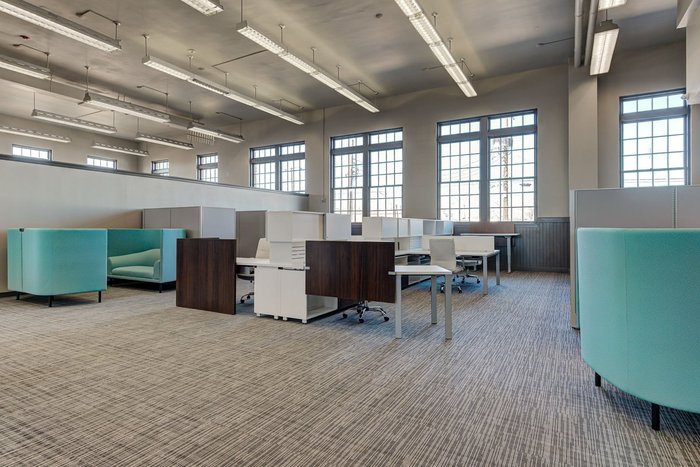 Workstation 225 at Stiles on Gray